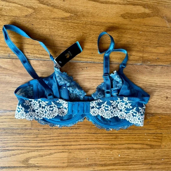 Wacoal Embrace Lace Underwire Bra - Picture 2 of 2
